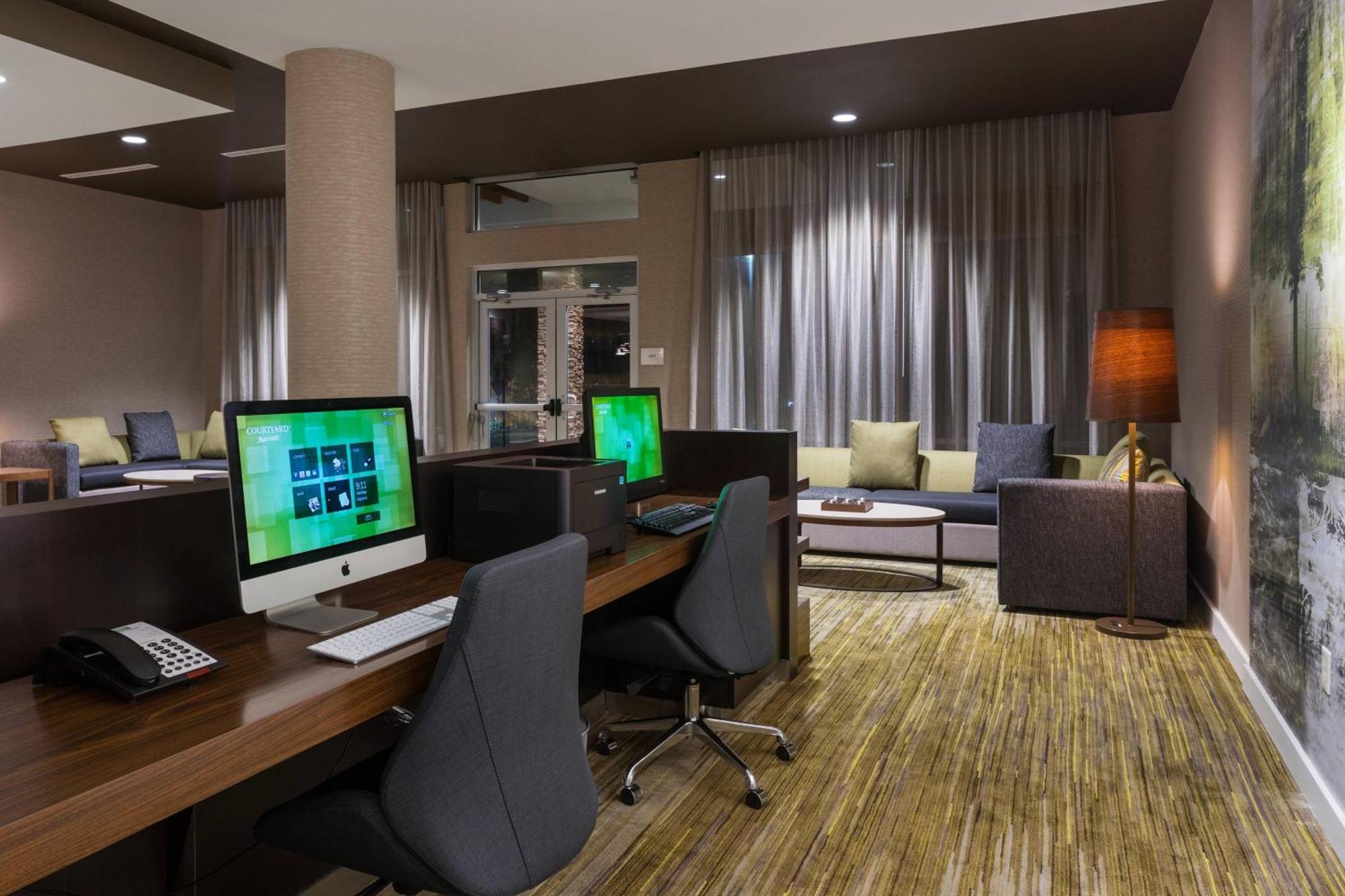 Отель Courtyard By Marriott Растон Экстерьер фото
