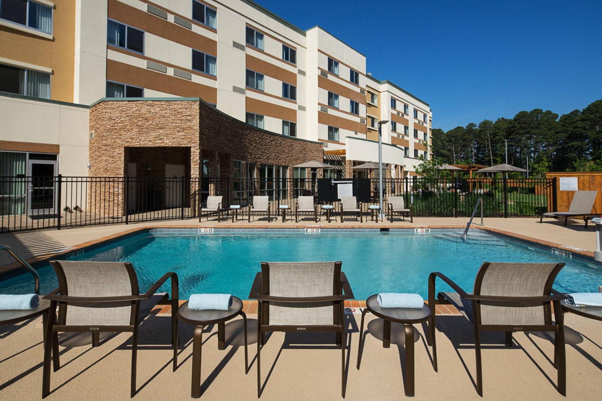 Отель Courtyard By Marriott Растон Экстерьер фото