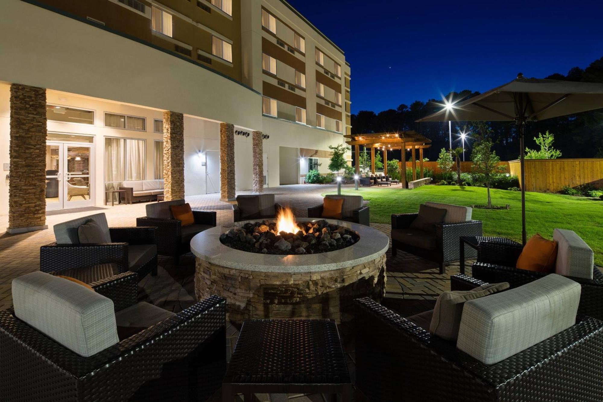 Отель Courtyard By Marriott Растон Экстерьер фото