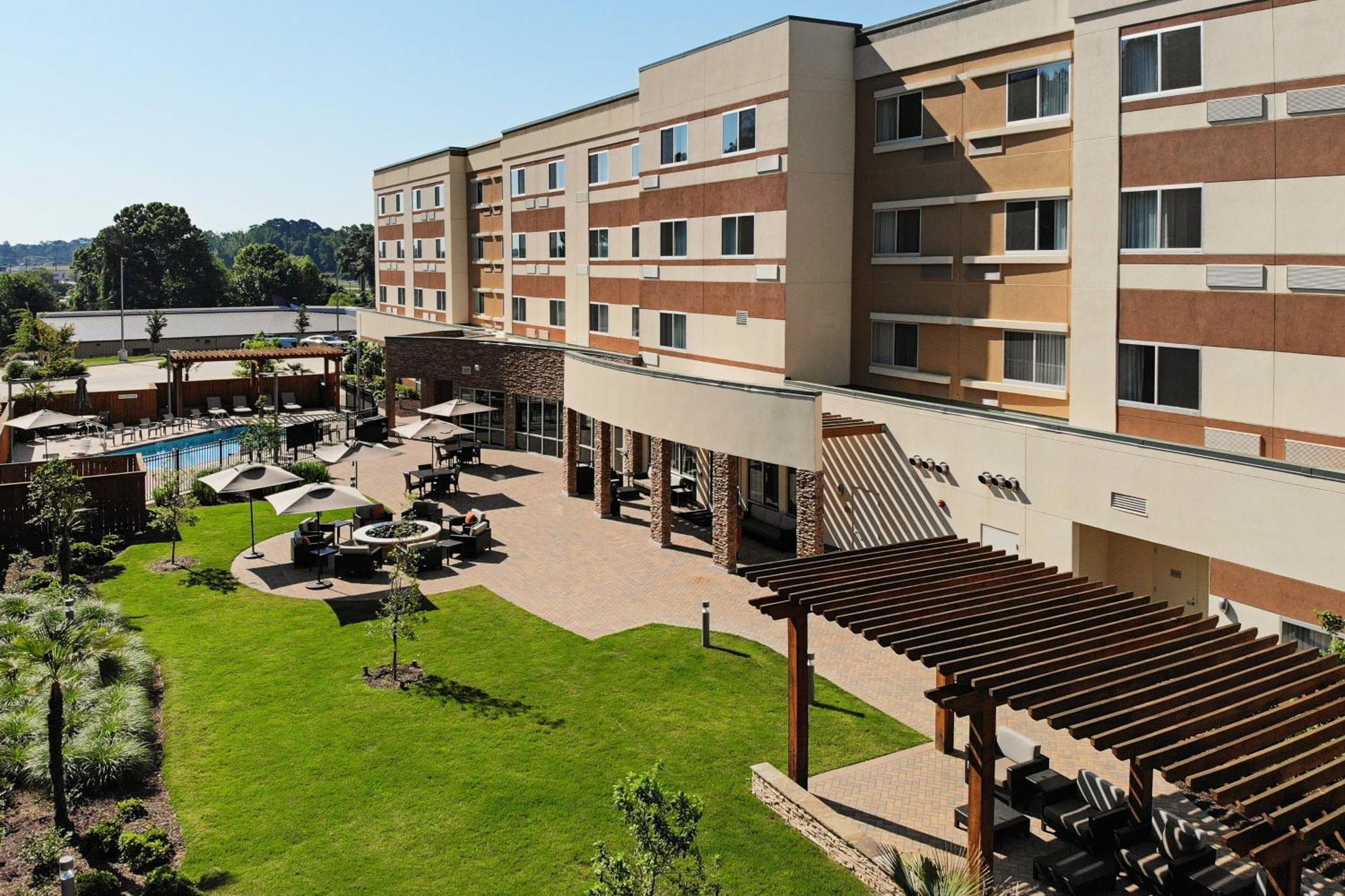 Отель Courtyard By Marriott Растон Экстерьер фото