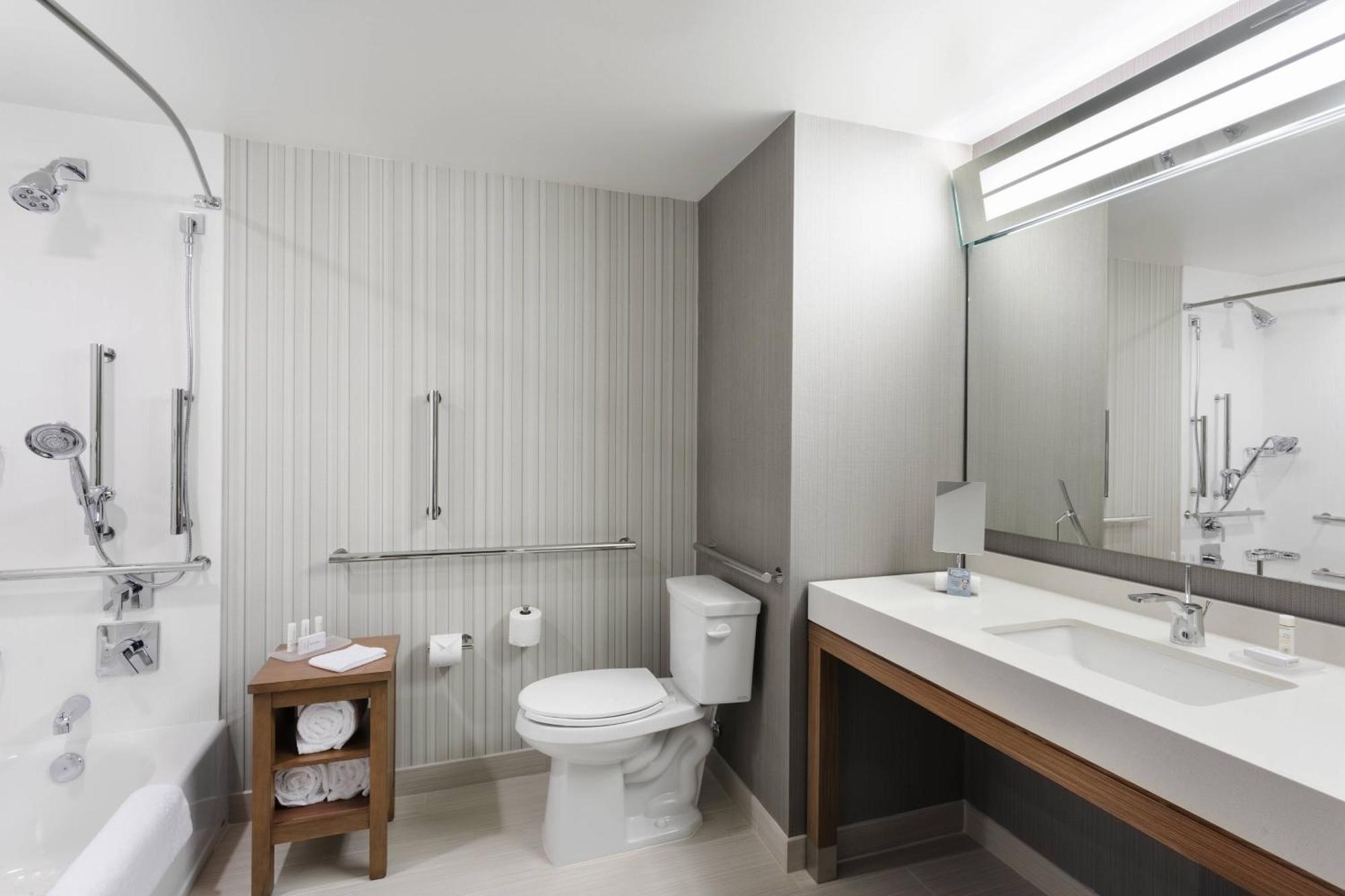 Отель Courtyard By Marriott Растон Экстерьер фото