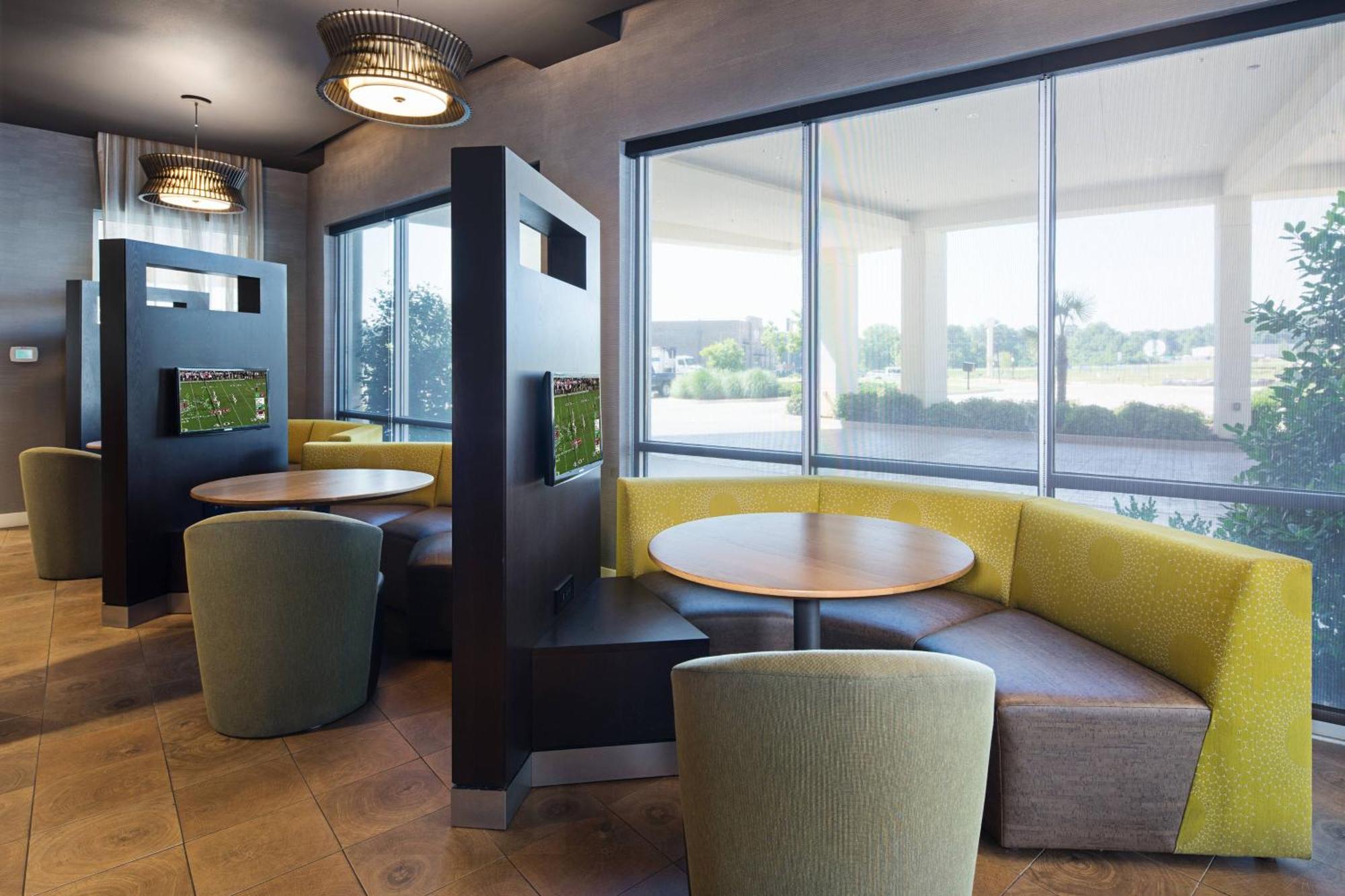 Отель Courtyard By Marriott Растон Экстерьер фото
