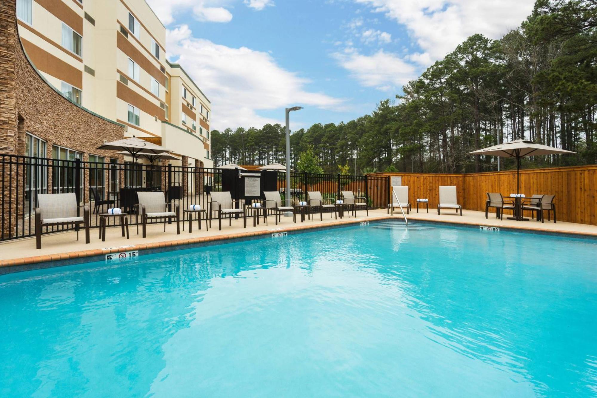 Отель Courtyard By Marriott Растон Экстерьер фото