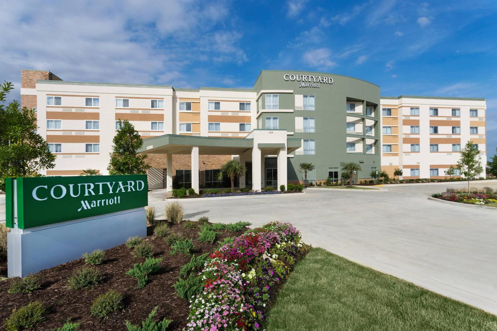 Отель Courtyard By Marriott Растон Экстерьер фото