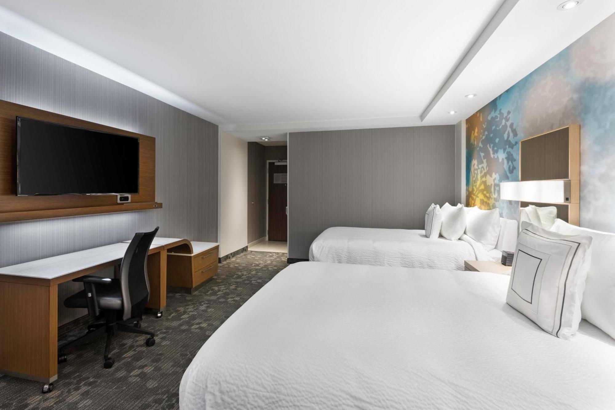 Отель Courtyard By Marriott Растон Экстерьер фото