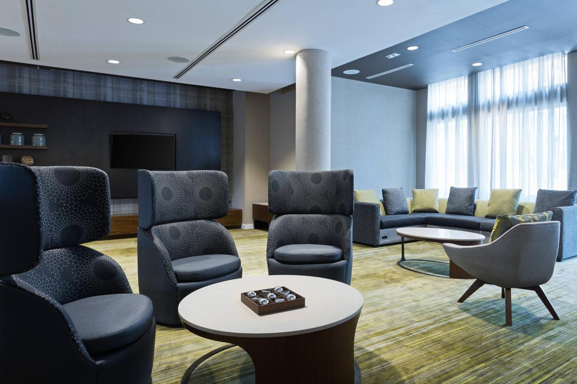 Отель Courtyard By Marriott Растон Экстерьер фото