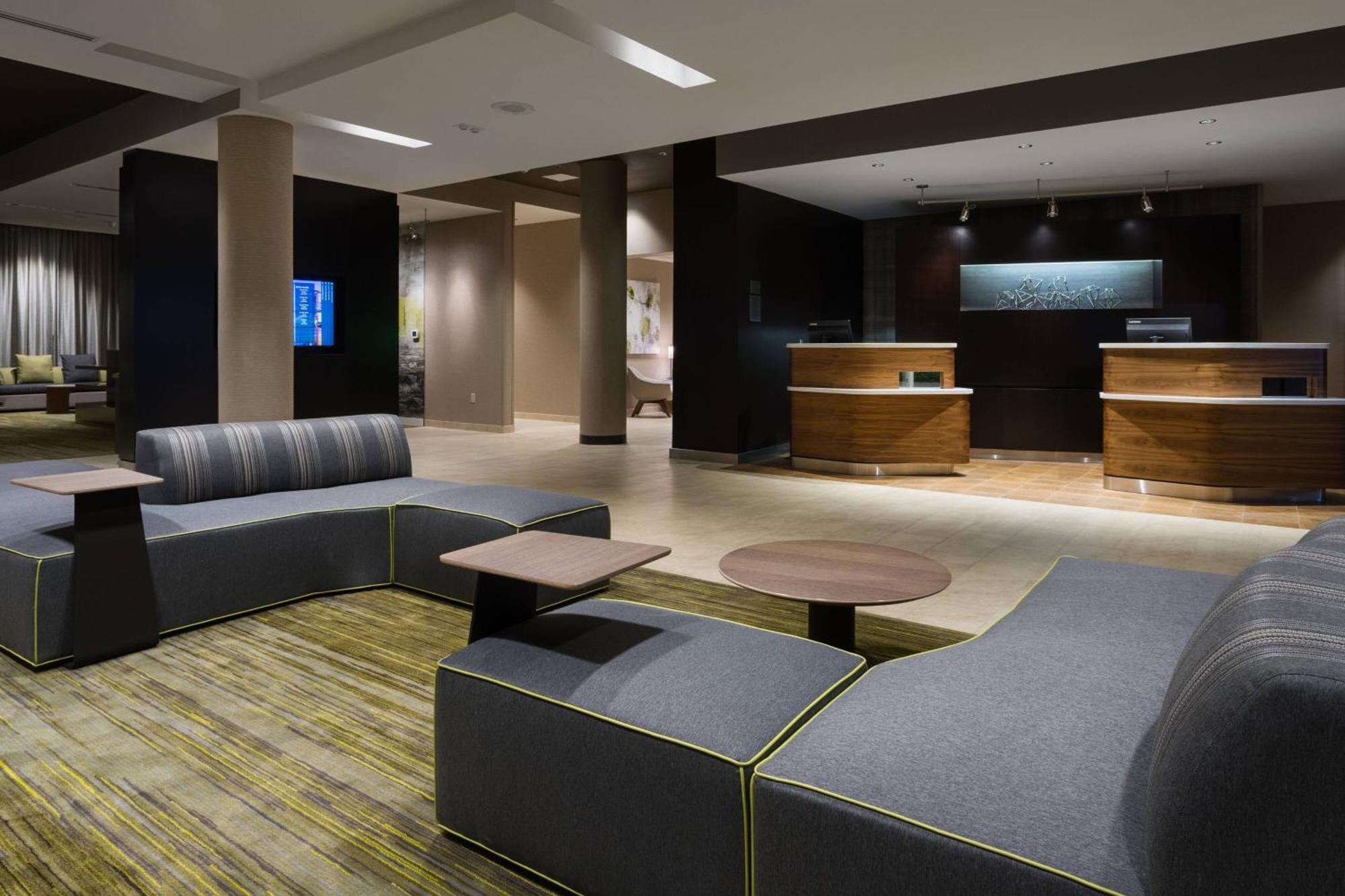 Отель Courtyard By Marriott Растон Экстерьер фото