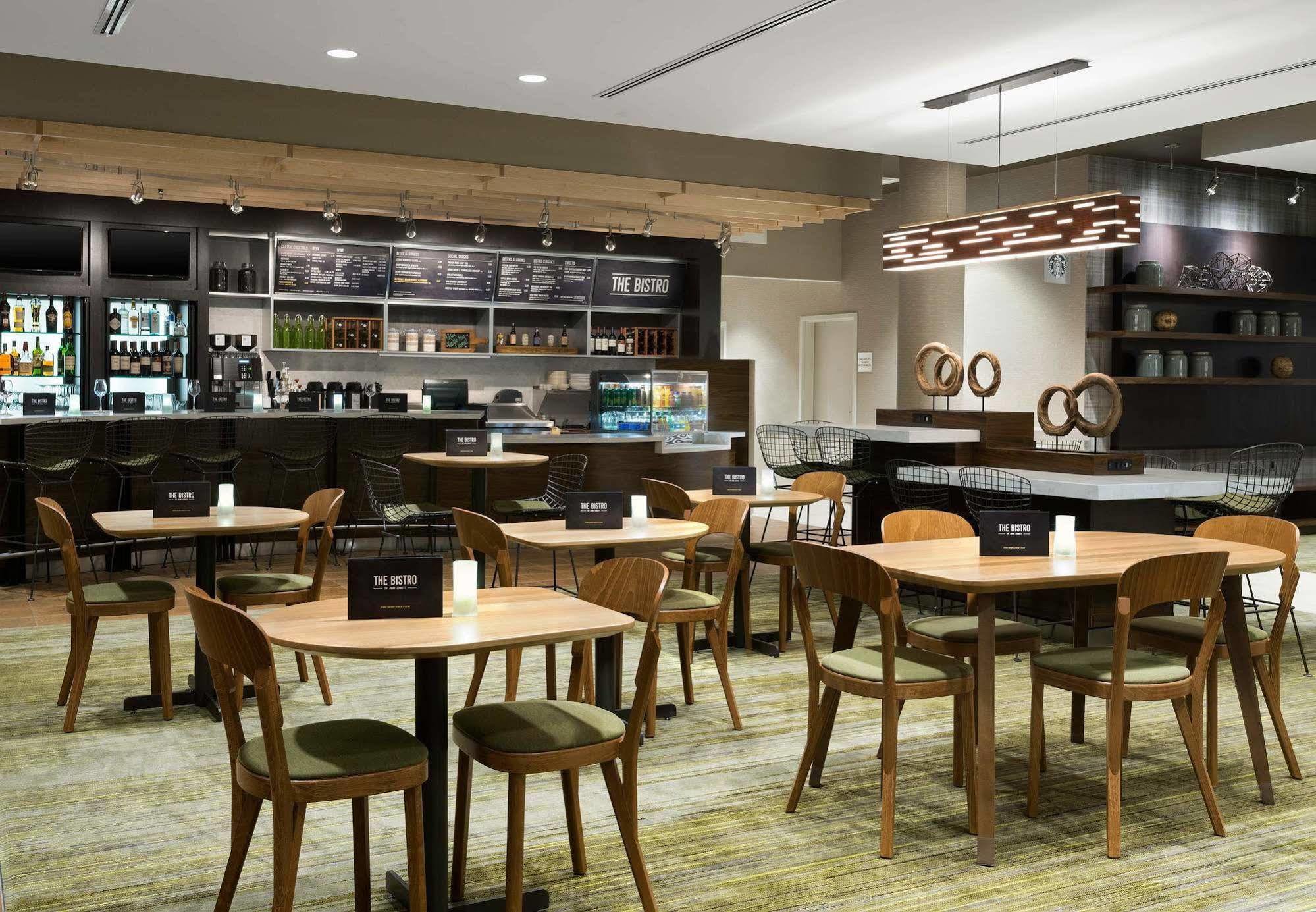 Отель Courtyard By Marriott Растон Экстерьер фото